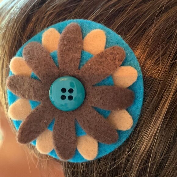 3 Handmade Felt Flower Hairclips  - Multicolor - NWOT - Picture 4 of 6